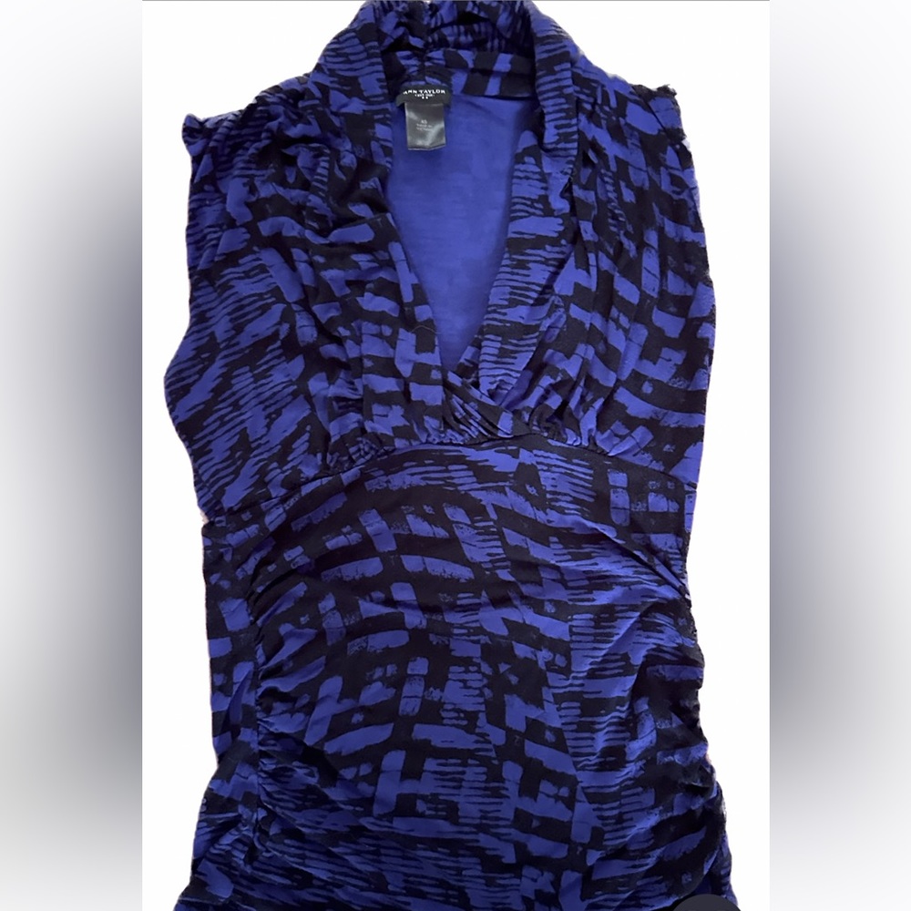 Ann Taylor blouse  sleeveless  royal blue and black size XS
3x$20  Bundle